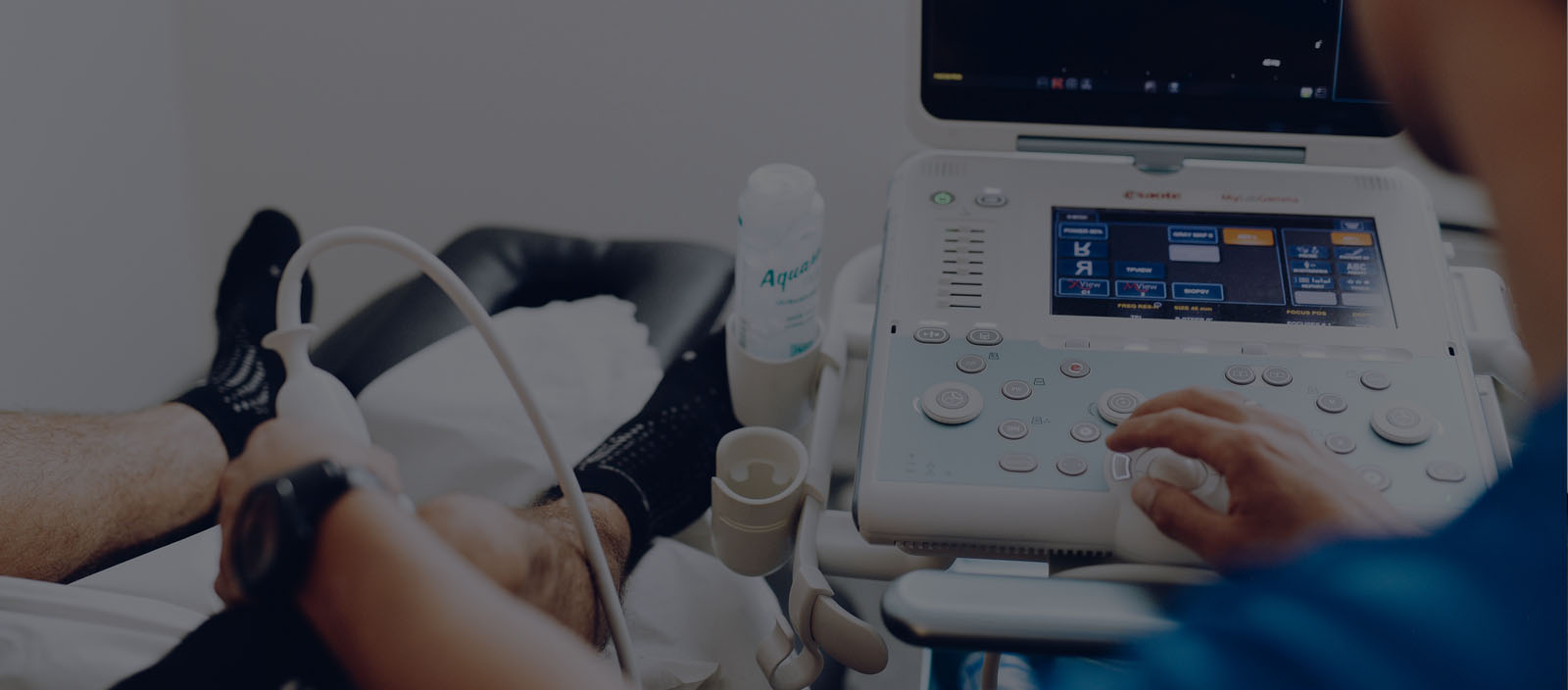 Bilde som viser hvordan ultralyd blir brukt på et kne